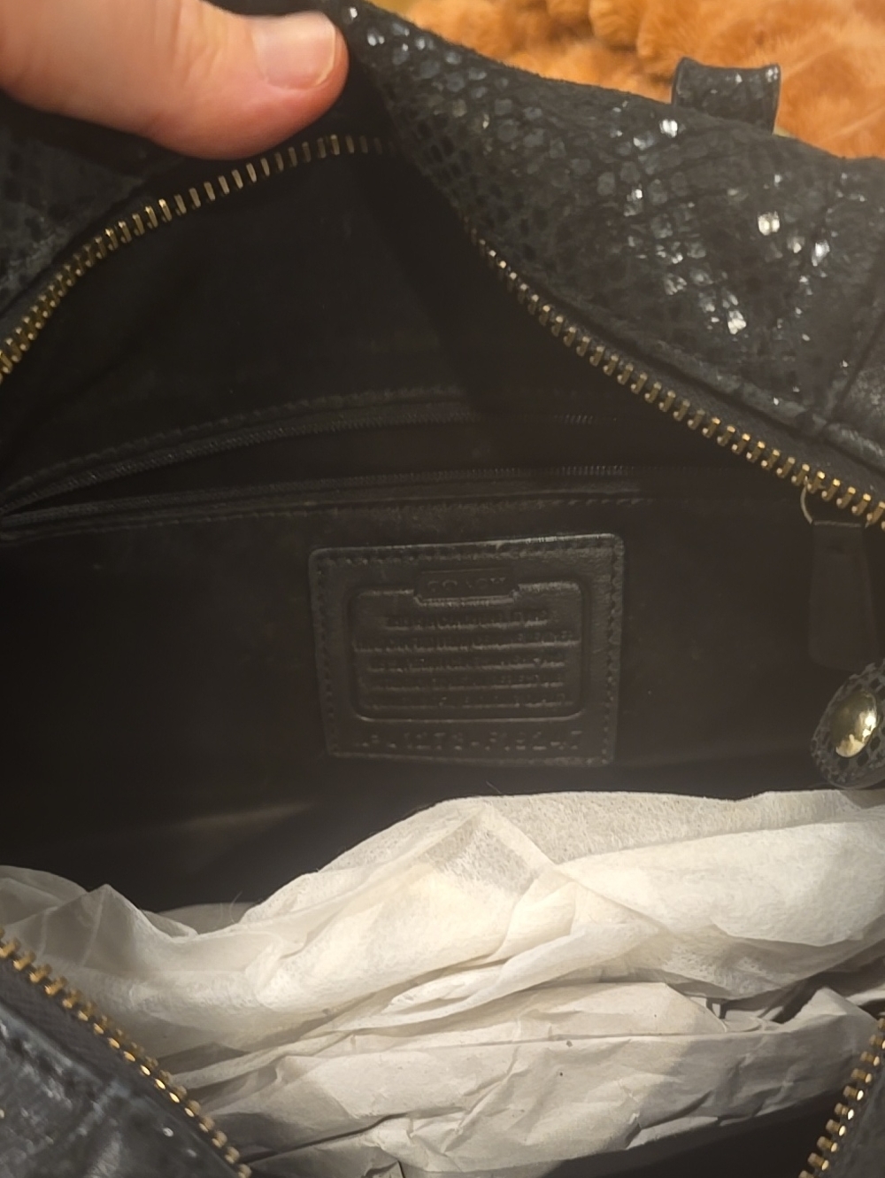 Coach Black Leather Shoulder Bag with Gold Hardware Authentic READ - Picture 4 of 6